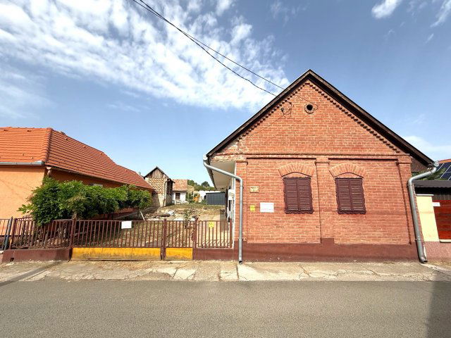 Eladó családi ház, Villányban 33.9 M Ft, 2 szobás