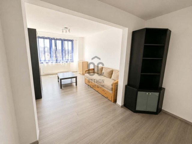 Eladó panellakás, Oroszlányban 29.9 M Ft, 2 szobás