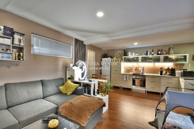 Eladó családi ház, Budakalászon 290 M Ft, 6+2 szobás