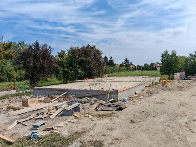 Eladó ikerház, Szigetszentmártonban 78 M Ft, 4 szobás