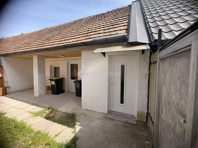 Eladó téglalakás, Győrött 31.9 M Ft, 2 szobás