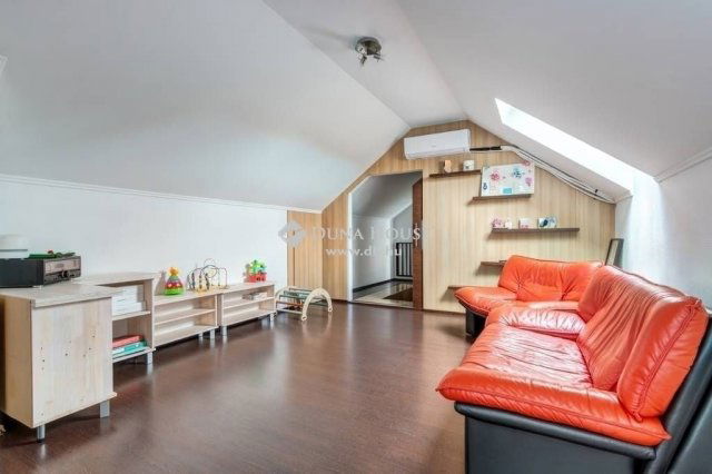 Eladó családi ház, Dabason 249 M Ft, 8 szobás