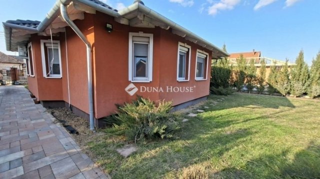 Eladó családi ház, Dunaharasztin 130 M Ft, 4 szobás