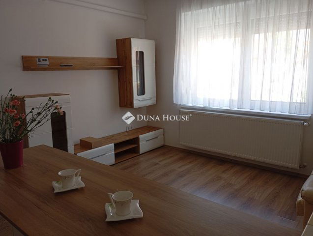 Eladó téglalakás, Pécsett, Erreth Lajos utcában 60.9 M Ft