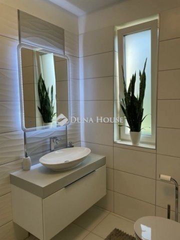 Eladó ikerház, Veresegyházon 229 M Ft, 5 szobás