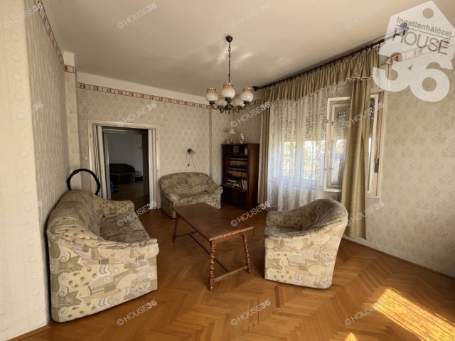 Eladó családi ház, Solton 57 M Ft, 5 szobás