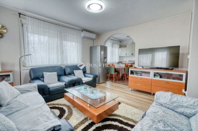 Eladó családi ház, Dunaharasztin 139.9 M Ft, 5 szobás