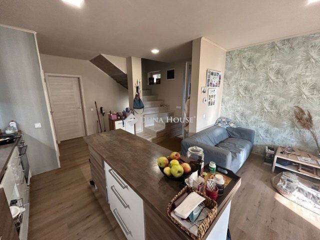 Eladó ikerház, Budaörsön 155.9 M Ft, 5 szobás