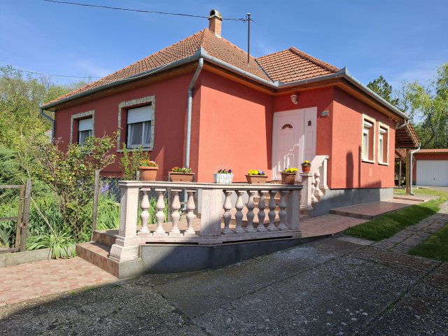 Eladó családi ház, Tápiószelén 43.5 M Ft, 2 szobás