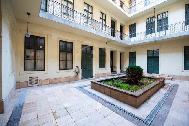 Eladó téglalakás, Budapesten, VI. kerületben, Andrássy úton