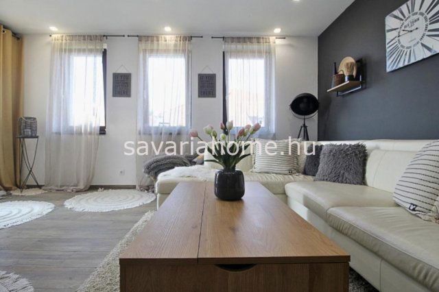 Eladó családi ház, Nárain 129.9 M Ft, 4 szobás