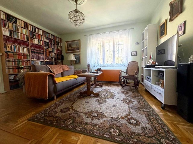 Eladó családi ház, Komáromban 69.99 M Ft, 2 szobás