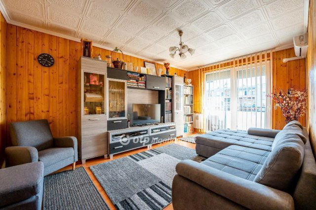 Eladó panellakás, Kazincbarcikán 46.8 M Ft, 4 szobás