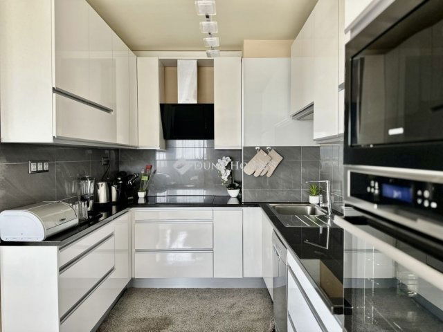 Eladó téglalakás, Pécsett 125 M Ft, 3 szobás