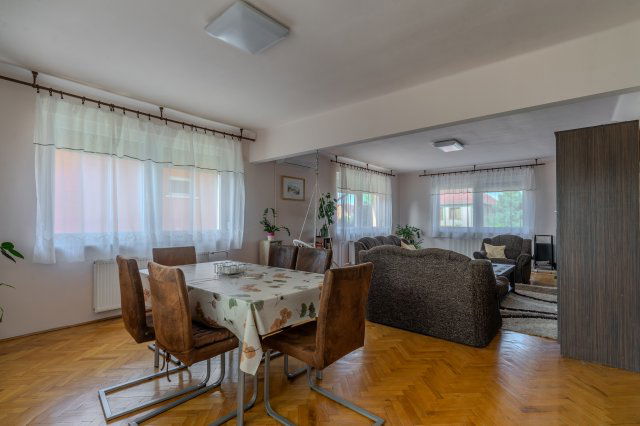 Eladó családi ház, Baján 68 M Ft, 6 szobás