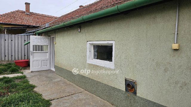 Eladó családi ház, Kunszentmártonban 7.9 M Ft, 1 szobás