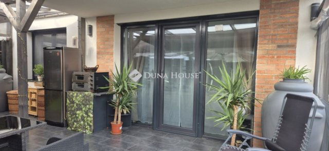 Eladó sorház, Budapesten, III. kerületben 180 M Ft, 4 szobás