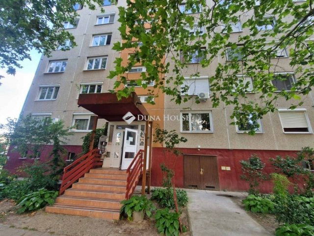 Eladó panellakás, Kecskeméten 43.9 M Ft, 2 szobás