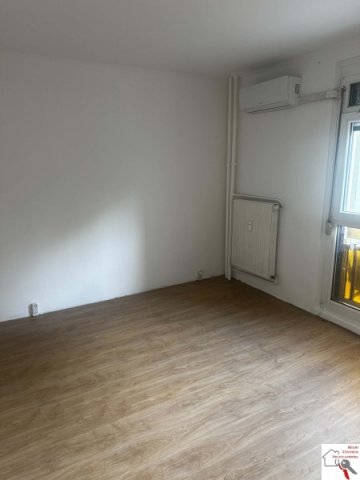 Eladó panellakás, Pécsett 48.2 M Ft, 2 szobás