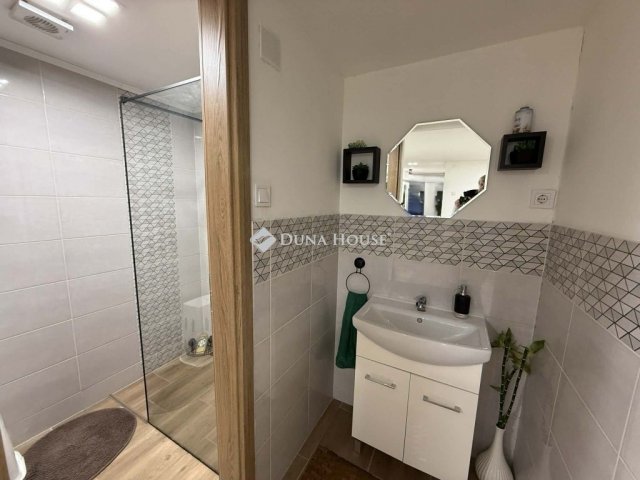 Eladó családi ház, Inárcson 199.9 M Ft, 5 szobás