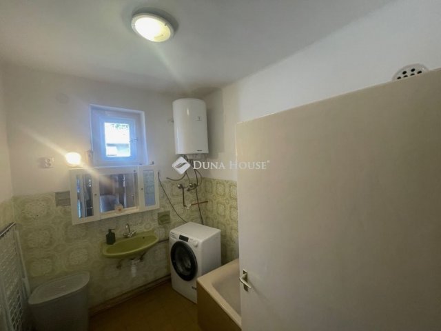 Eladó családi ház, Jászfényszarun 39.9 M Ft, 3 szobás