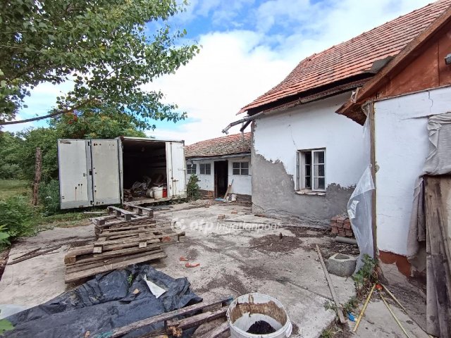 Eladó családi ház, Mesterszálláson 3.9 M Ft, 1+1 szobás