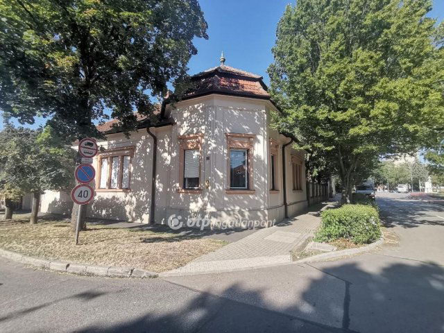 Eladó családi ház, Békéscsabán 119 M Ft, 5 szobás