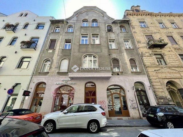 Eladó téglalakás, Budapesten, VI. kerületben 99.9 M Ft, 2 szobás