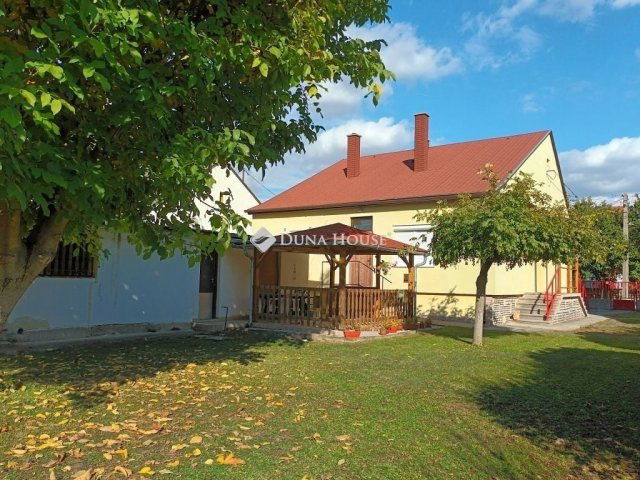 Eladó családi ház, Székesfehérvárott 83 M Ft, 4 szobás