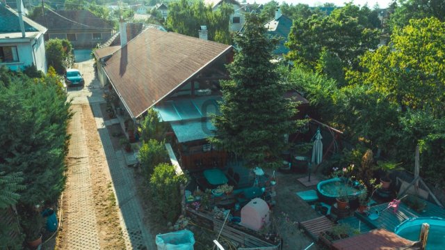 Eladó családi ház, Csomádon 159.9 M Ft, 6 szobás