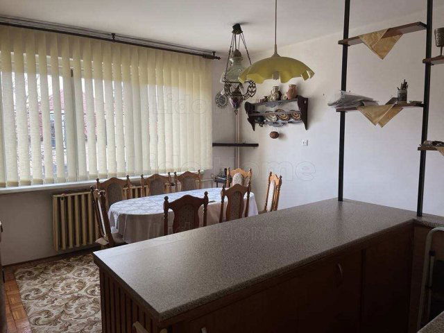 Eladó családi ház, Székesfehérvárott 79 M Ft, 14+1 szobás