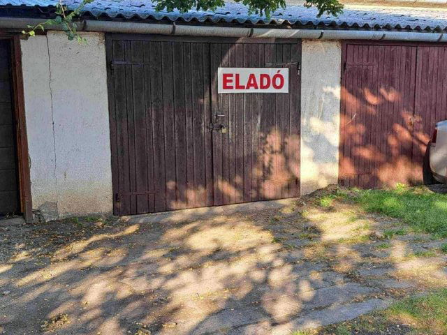 Eladó garázs, Pápán 6.9 M Ft / költözzbe.hu