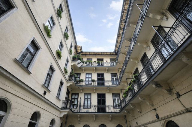 Eladó téglalakás, Budapesten, VII. kerületben 84.5 M Ft