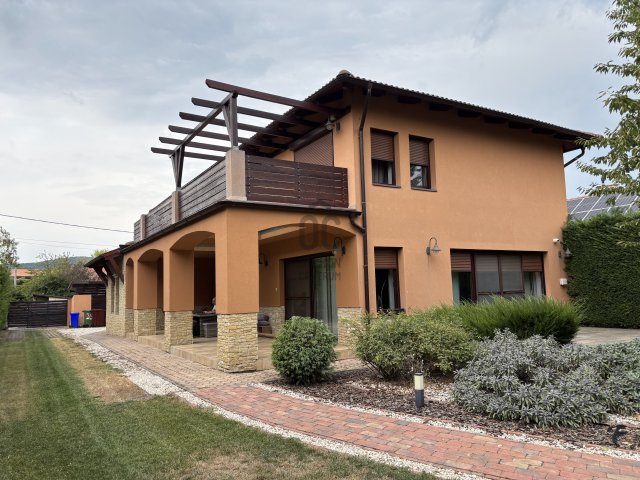 Eladó családi ház, Budakalászon 350 M Ft, 5 szobás
