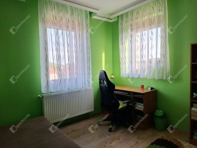 Eladó családi ház, Nagycenken 150 M Ft, 5 szobás