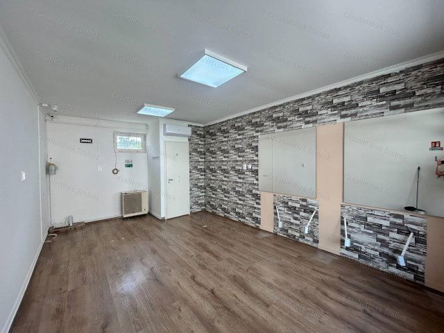Eladó üzlethelyiség, Kunszentmártonban 8.2 M Ft, 1 szobás