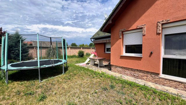 Eladó családi ház, Baján 68 M Ft, 3+2 szobás