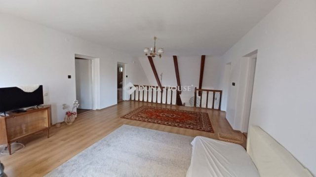 Eladó családi ház, Balatonfüreden 129.9 M Ft, 6 szobás