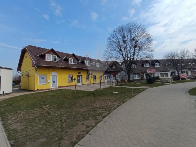 Eladó üzlethelyiség, Tatán 139.9 M Ft, 5 szobás