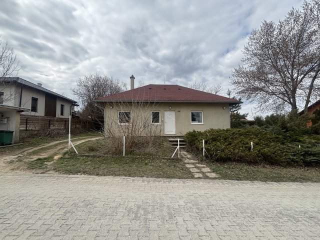 Eladó családi ház, Mogyoródon 85 M Ft, 1+3 szobás