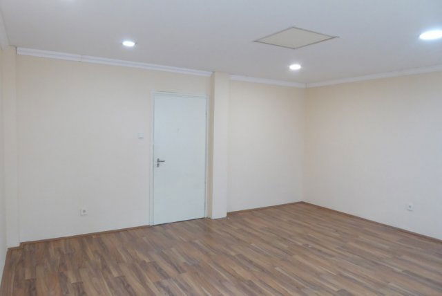 Kiadó üzlethelyiség, Pécsett, Megyeri úton 65 E Ft / hó
