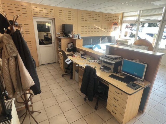 Eladó üzlethelyiség, Dunaújvárosban 169 M Ft