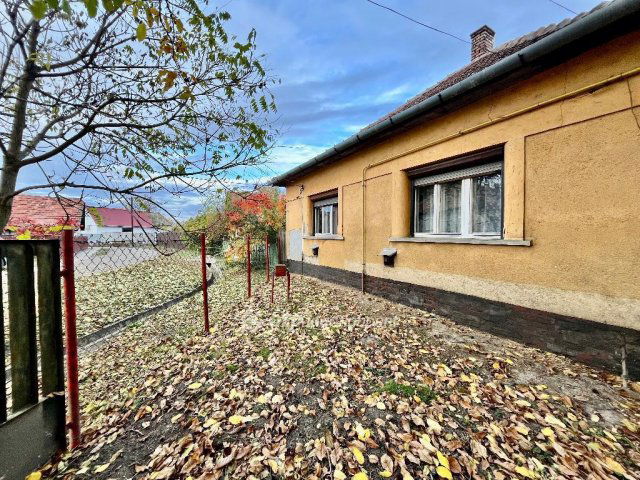 Eladó családi ház, Jászkisérén 13.99 M Ft, 2 szobás