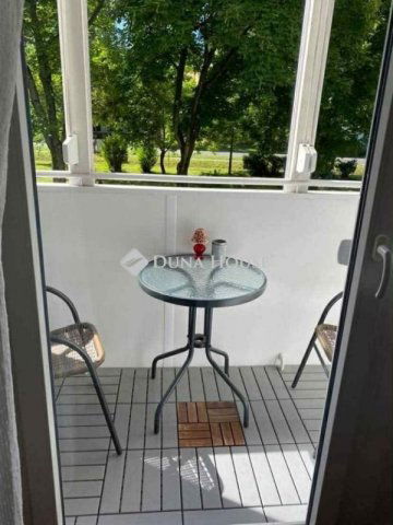 Kiadó panellakás, albérlet, Pécsett 200 E Ft / hó, 2 szobás