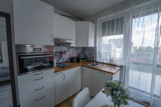 Eladó téglalakás, Pécsett 74 M Ft, 3 szobás