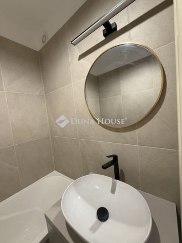 Eladó panellakás, Pécsett 51.9 M Ft, 2 szobás