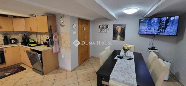 Eladó családi ház, Vácegresen 69.9 M Ft, 5 szobás