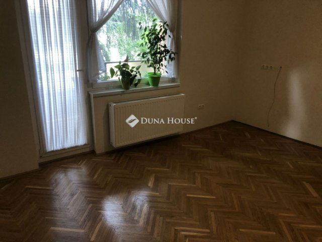 Kiadó téglalakás, albérlet, Kecskeméten 200 E Ft / hó