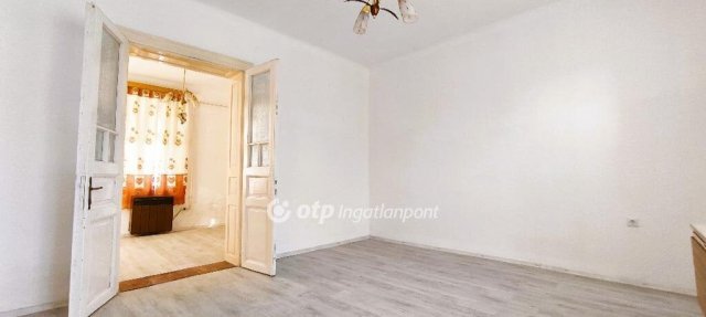 Eladó családi ház, Turán 43.9 M Ft, 2 szobás