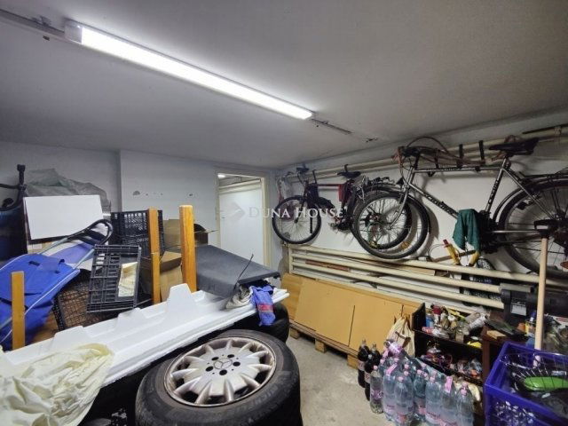 Eladó ikerház, Vecsésen 110 M Ft, 6 szobás